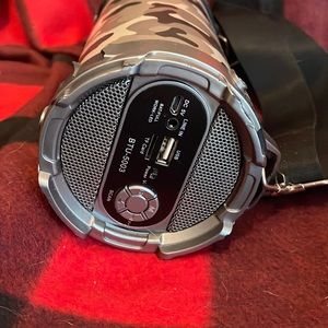 It’s a BlackMore speaker (Used), very nice sound, it’s Bluetooth connected.